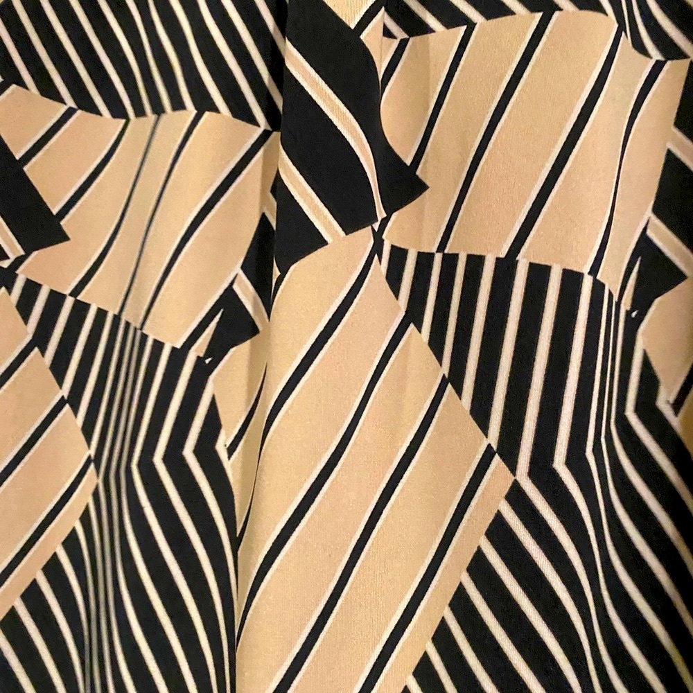 Stripe Geometric Design Top - Picture 5 of 9
